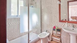 Kúpeľňa v ubytovaní Villa Lola 14 Chiclana de la Frontera by Ruralidays