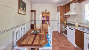 Kuchyň nebo kuchyňský kout v ubytování Villa Lola 14 Chiclana de la Frontera by Ruralidays