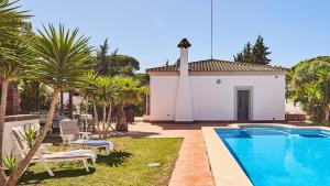 Bazén v ubytování Villa Lola 14 Chiclana de la Frontera by Ruralidays nebo v jeho okolí