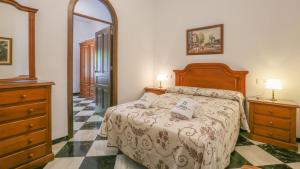 a bedroom with a bed and a dresser and a mirror at Casa Leal La Puebla de Los Infantes by Ruralidays in La Puebla de los Infantes +26 photos