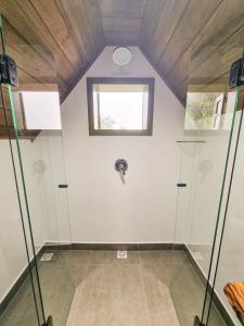Ένα μπάνιο στο Recanto Kuglin, Casa Enxaimel junto a natureza