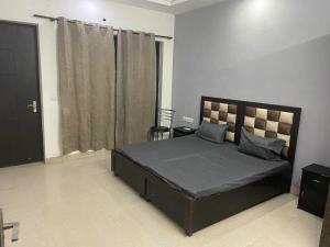 a bedroom with a large bed in a room at OYO H.l Homes Near Bestech Central Square Mall in Gurgaon