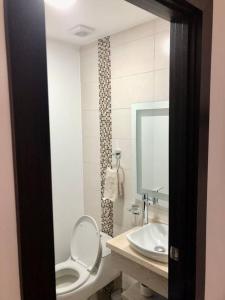 a bathroom with a toilet and a sink at Suite en la mejor zona de Quito in Quito