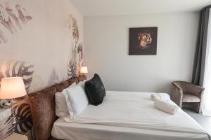 Voodi või voodid majutusasutuse Sunset Lodge - ENJOY HOLIDAY toas +57 fotot