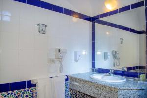 Koupelna v ubytování Protels Crystal Beach Resort