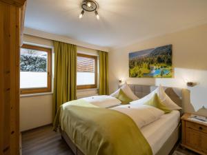 A bed or beds in a room at Appartements Fortuna