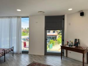 a room with a desk and a view of a balcony at La camera del Testa Matta in Travedona