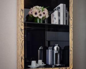 Příslušenství pro přípravu čaje a kávy v ubytování Hotel AKA NoMad