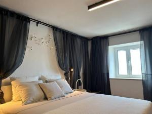 a bedroom with a large bed and a window at Centrum Bol Apartment - One Minute from the Sea in Bol