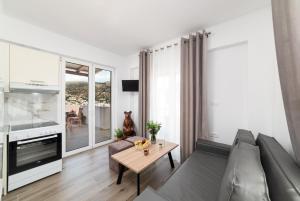 Kuchyň nebo kuchyňský kout v ubytování E.Berdufi Apartament Sea View + 13 fotografií