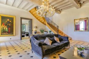 Gallery image of Chateau de Lascoups in Saint-Martin-des-Combes +23 photos