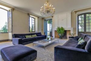 Gallery image of Chateau de Lascoups in Saint-Martin-des-Combes