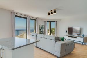 a living room with a couch and a table at Banana Tree in Câmara de Lobos