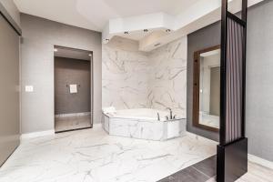 Koupelna v ubytování Hyatt Place Toronto-Brampton + 20 fotografií
