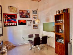 a dining room with a glass table and chairs at Apartamento Tramuntana de Portbou in Portbou