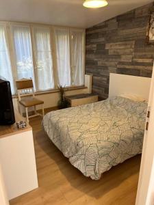 a bedroom with a bed and a tv in it at T3 saisonnier - Frouge 46400 Autoire - Lot in Autoire