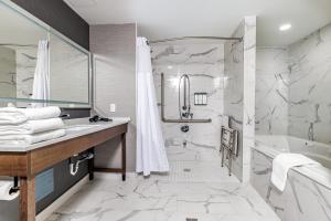 Koupelna v ubytování Hyatt Place Toronto-Brampton