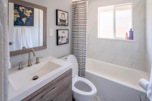 Ένα μπάνιο στο Golfers Dream! Sweet NW location.