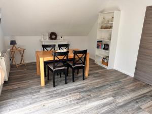 Knihovna v apartmánu