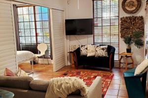 a living room with a couch and a tv at Amazing 2bedbath Apartment 1min To The Beach in Perth