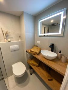 Koupelna v ubytování Appartements neuf - Frontière de Monaco - clim - WIFI