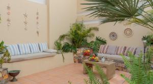 Posezení v ubytování City center One Bedroom apartment