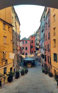 an empty street in a city with buildings at Apartament Design & Comfort in centro in Genoa