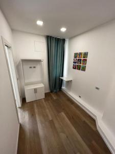 Apartament Design & Comfort in centro TV 또는 엔터테인먼트 센터