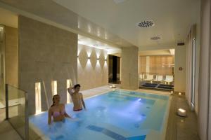 Kolam renang di atau dekat dengan Hotel Consuelo