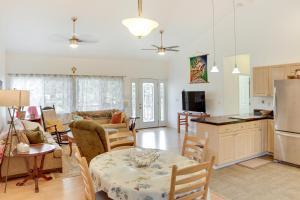 Fotografie z fotogalerie ubytování Paradise Park Vacation Rental about 4 Mi to Shoreline! v destinaci Keaau