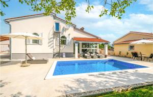 an image of a villa with a swimming pool at Beautiful Home In Vodnjan With Ethernet Internet in Vodnjan