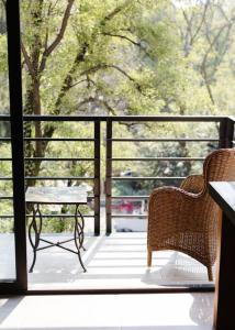 a porch with a bench and a table and chairs at Mr. W Park View Balcony Espana 602 in Mexico City