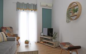 TV a/nebo společenská místnost v ubytování Sitia Cozy Apartment