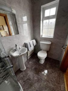 Ένα μπάνιο στο Jordan's Drum Haven B&B, Knock