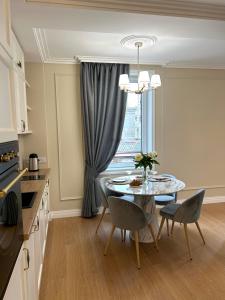 Gallery image of Boutique Luxury Apartment center Odessa in Odesa +27 photos