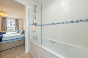 Et badeværelse på Rowan Cottage + 28 billeder