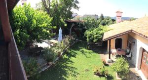 Vrt ispred objekta Guesthouse Domacija Sajna
