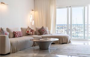 Χώρος καθιστικού στο 2 Bedroom Awesome Apartment In Marbella