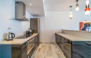 Η κουζίνα ή μικρή κουζίνα στο 2 Bedroom Awesome Apartment In Marbella