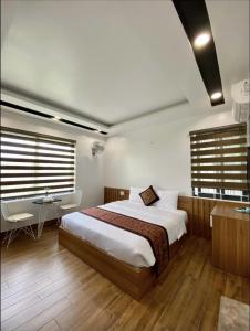 เตียงในห้องที่ Homestay-coffee Ngọc Linh