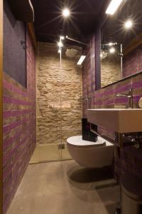 a bathroom with a toilet and a sink at Dimora Grotta Azzurra in Tiago