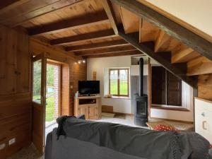 Et tv og/eller underholdning på Écrin de verdure pour couple avec parking - FR-1-489-447