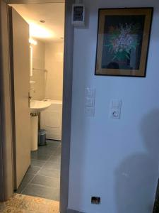 a bathroom with a picture of a flower on the wall at Villa Vigla in Zefiría