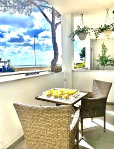 a table with a tray of lemons on it at Windsurf Beach Front in Torre Grande