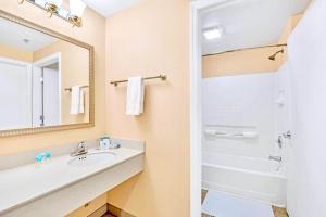 A bathroom at Near Disney - 1BR King Suite - Pool & Hot Tub