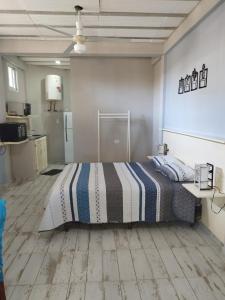 Η κουζίνα ή μικρή κουζίνα στο Monoambiente Alborada a pasos de la facultad