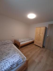 Postel nebo postele na pokoji v ubytování Apartmány Míra