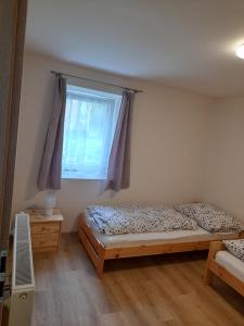 Postel nebo postele na pokoji v ubytování Apartmány Míra