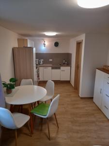 Kuchyň nebo kuchyňský kout v ubytování Apartmány Míra
