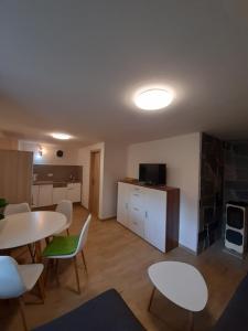 Kuchyň nebo kuchyňský kout v ubytování Apartmány Míra